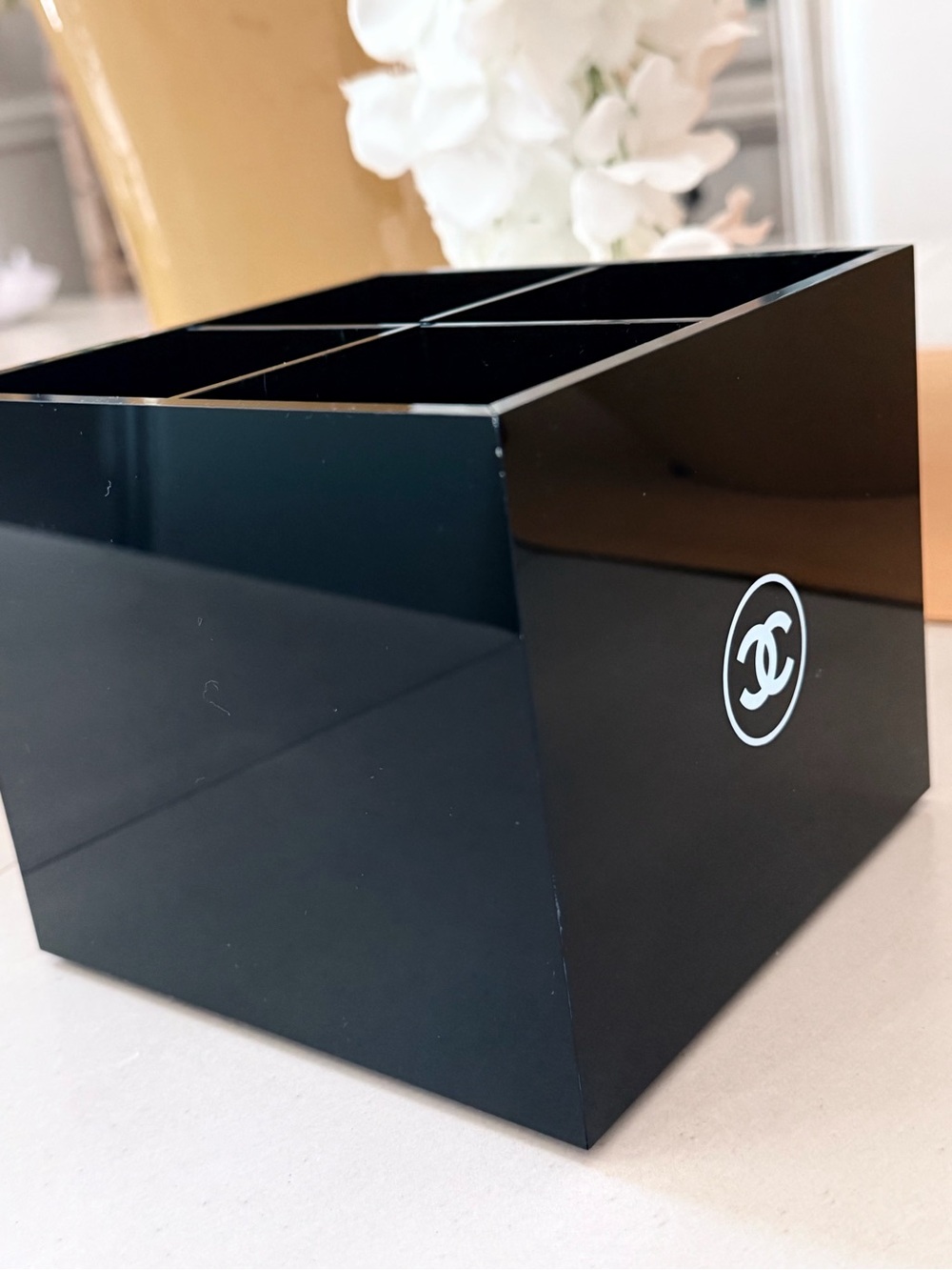 CHANEL Black & White Acrylic Cosmetic Caddy with CC Emblem - Picture 3 of 8